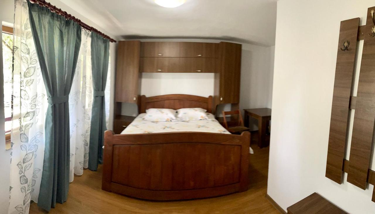 Hotel Casa De Sub Salcie Curtea de Argeş Exteriér fotografie