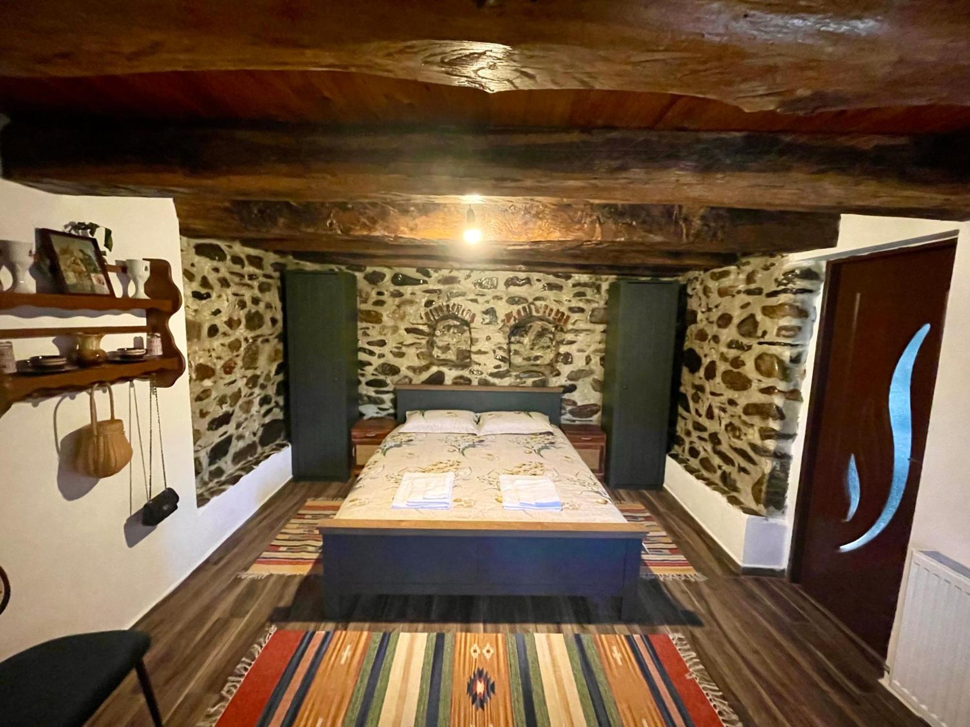 Hotel Casa De Sub Salcie Curtea de Argeş Exteriér fotografie